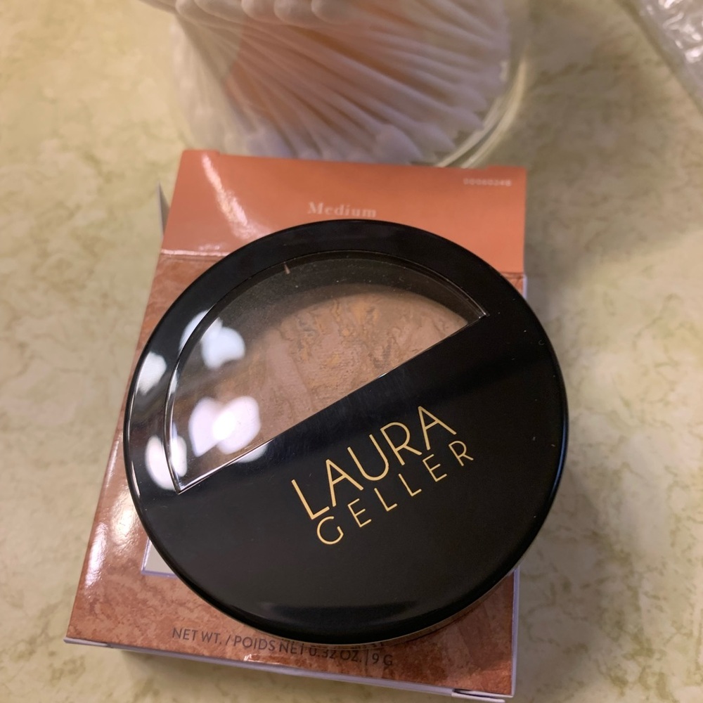 Laura Geller Baked Balance-n-Brighten 
Color Correcting Foundation